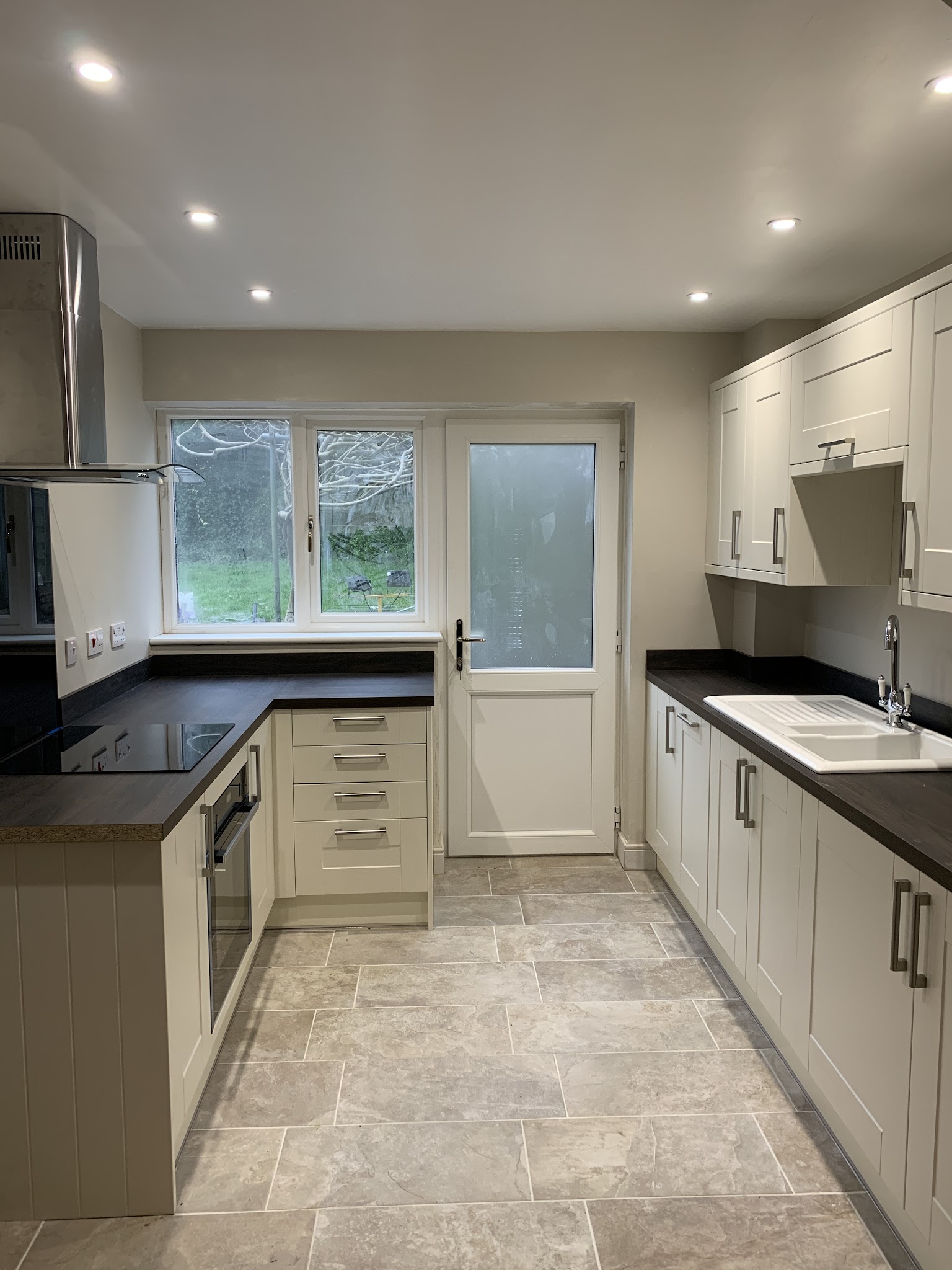 Cream Shaker kitchen with dark worktops